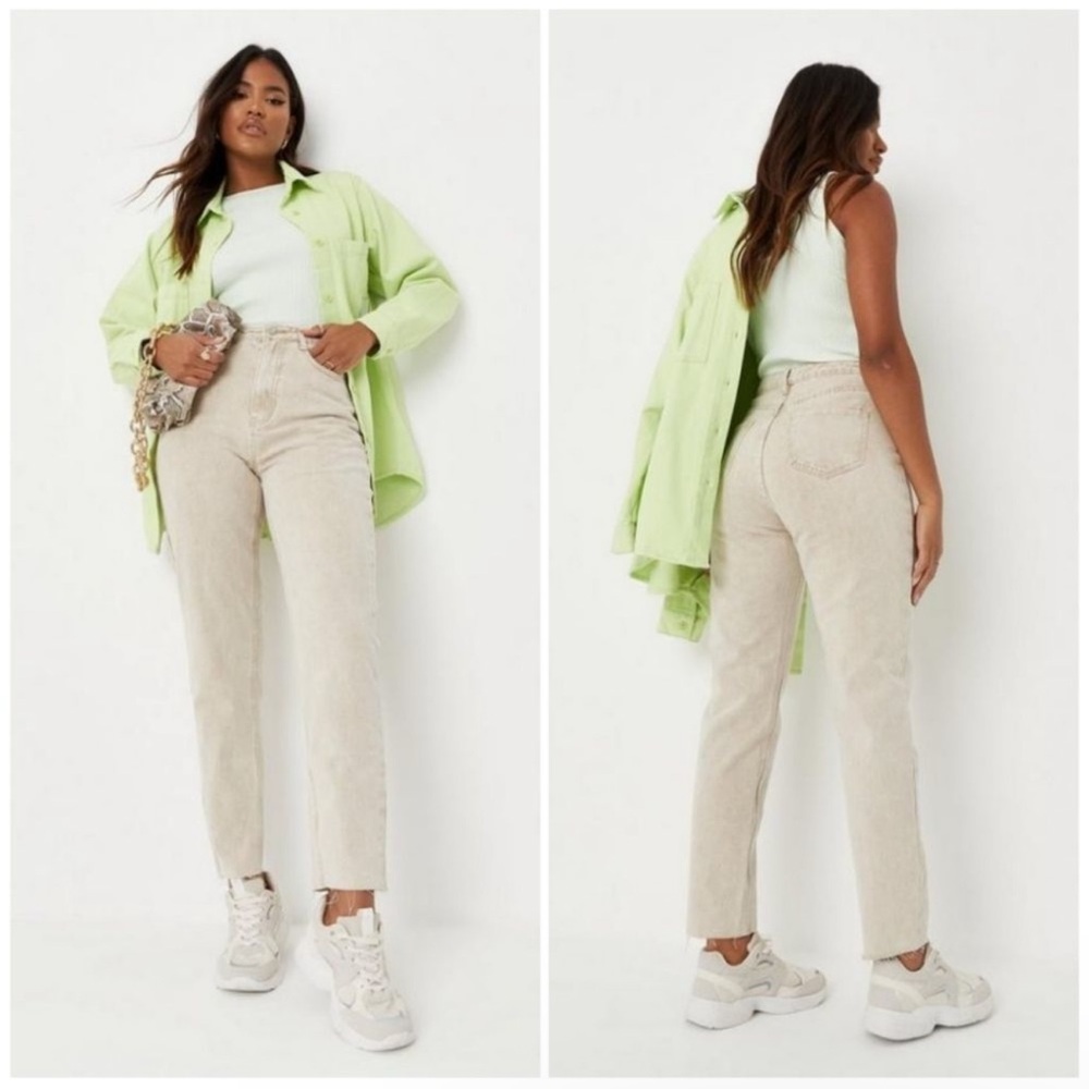 Women's highwaisted raw hem mom jeans